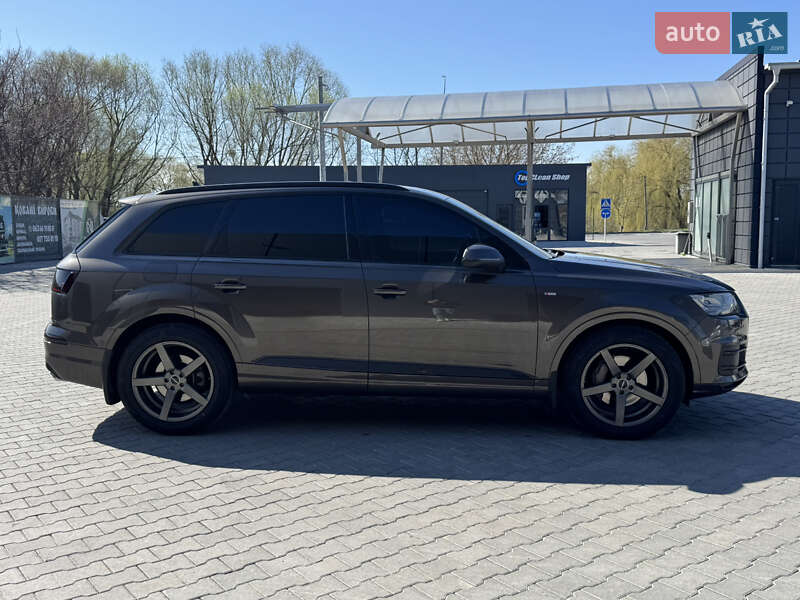 Внедорожник / Кроссовер Audi Q7 2018 в Звягеле