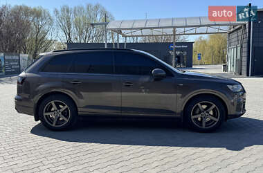 Внедорожник / Кроссовер Audi Q7 2018 в 