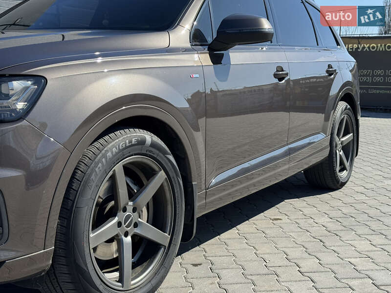 Внедорожник / Кроссовер Audi Q7 2018 в Звягеле