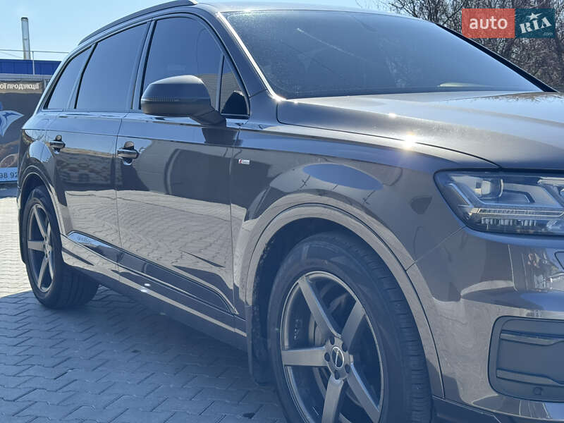 Внедорожник / Кроссовер Audi Q7 2018 в Звягеле