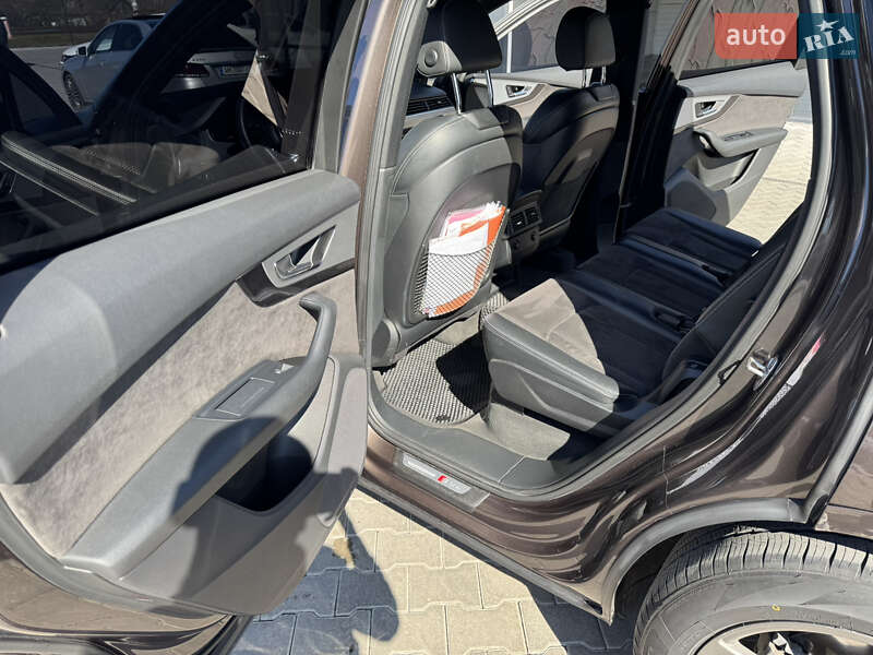 Внедорожник / Кроссовер Audi Q7 2018 в Звягеле