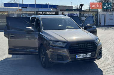 Внедорожник / Кроссовер Audi Q7 2018 в 