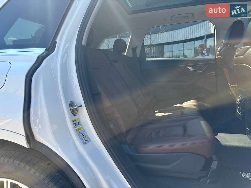 Позашляховик / Кросовер Audi Q7 2016 в Києві