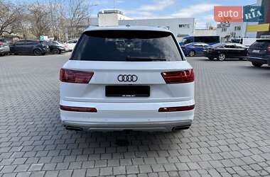 Внедорожник / Кроссовер Audi Q7 2018 в 