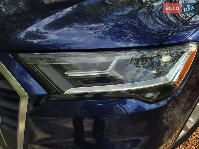 Позашляховик / Кросовер Audi Q7 2022 в 