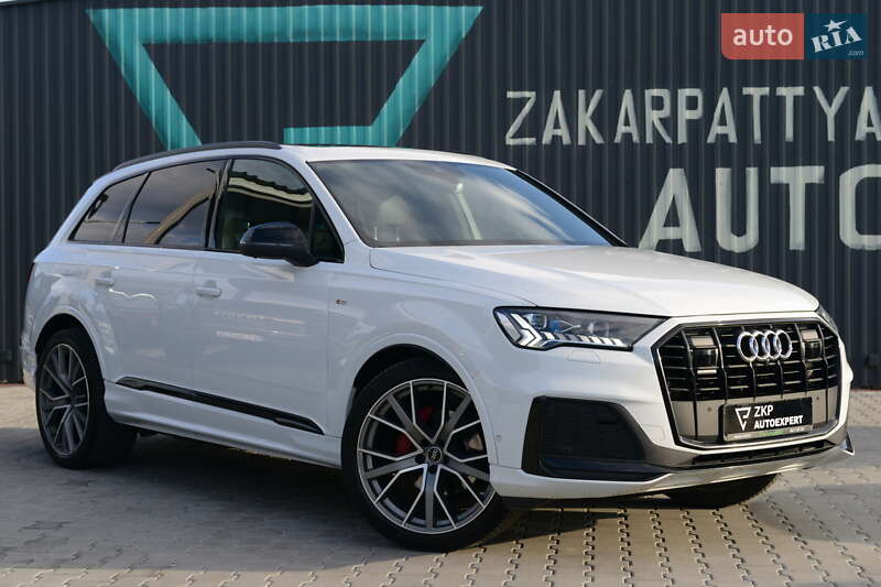 Внедорожник / Кроссовер Audi Q7 2021 в 