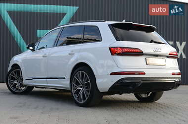 Внедорожник / Кроссовер Audi Q7 2021 в 