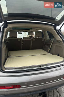 Внедорожник / Кроссовер Audi Q7 2011 в 