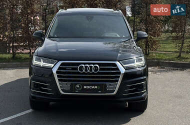 Позашляховик / Кросовер Audi Q7 2018 в 