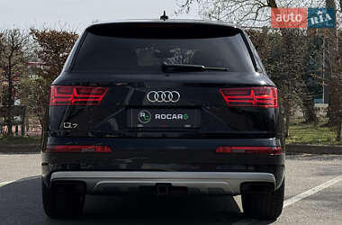 Позашляховик / Кросовер Audi Q7 2018 в 