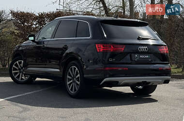 Позашляховик / Кросовер Audi Q7 2018 в 