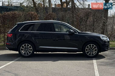 Позашляховик / Кросовер Audi Q7 2018 в 