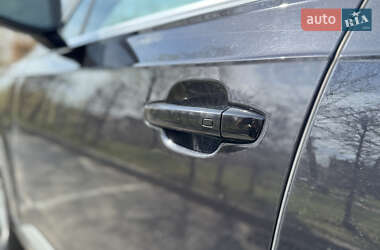 Позашляховик / Кросовер Audi Q7 2018 в 