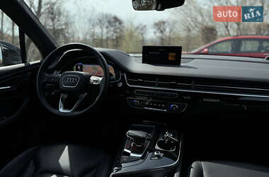 Позашляховик / Кросовер Audi Q7 2018 в 
