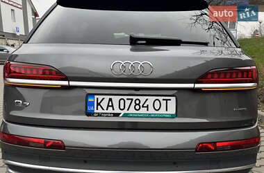 Позашляховик / Кросовер Audi Q7 2019 в 