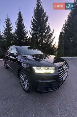 Внедорожник / Кроссовер Audi Q7 2018 в 
