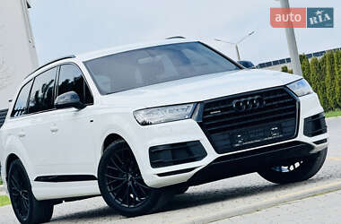 Внедорожник / Кроссовер Audi Q7 2016 в 