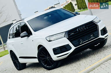 Внедорожник / Кроссовер Audi Q7 2016 в 