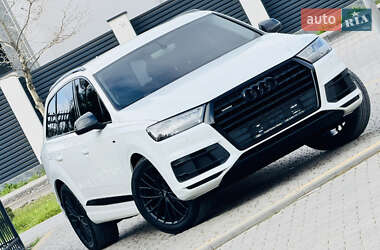 Внедорожник / Кроссовер Audi Q7 2016 в 