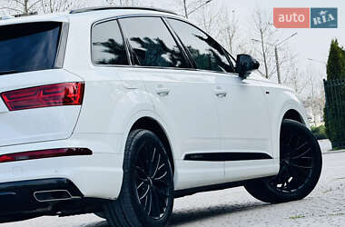 Внедорожник / Кроссовер Audi Q7 2016 в 