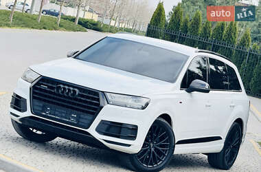 Внедорожник / Кроссовер Audi Q7 2016 в 