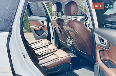 Внедорожник / Кроссовер Audi Q7 2016 в 