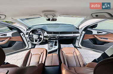 Внедорожник / Кроссовер Audi Q7 2016 в 