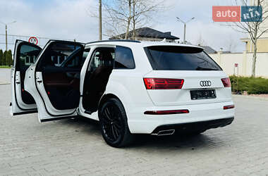 Внедорожник / Кроссовер Audi Q7 2016 в 