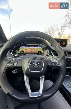 Внедорожник / Кроссовер Audi Q7 2018 в 
