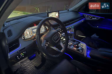 Позашляховик / Кросовер Audi Q7 2019 в 