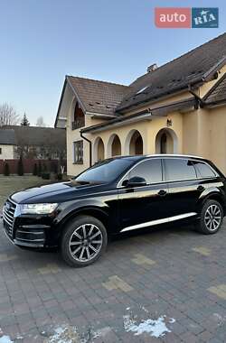 Внедорожник / Кроссовер Audi Q7 2016 в 