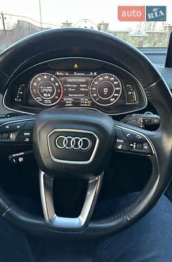 Внедорожник / Кроссовер Audi Q7 2016 в 