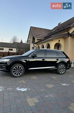 Внедорожник / Кроссовер Audi Q7 2016 в 
