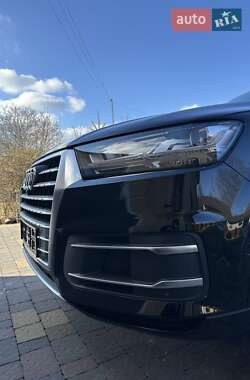 Внедорожник / Кроссовер Audi Q7 2016 в 