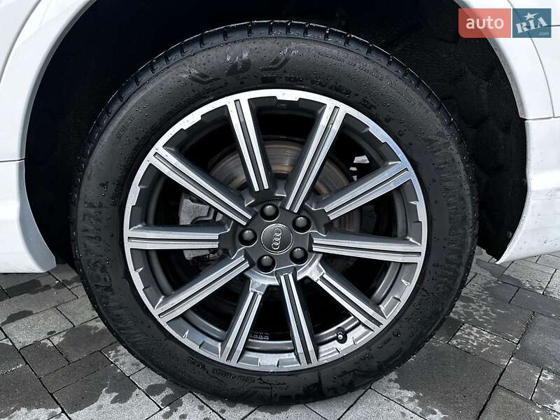 Внедорожник / Кроссовер Audi Q7 2016 в Брошневе-Осаде