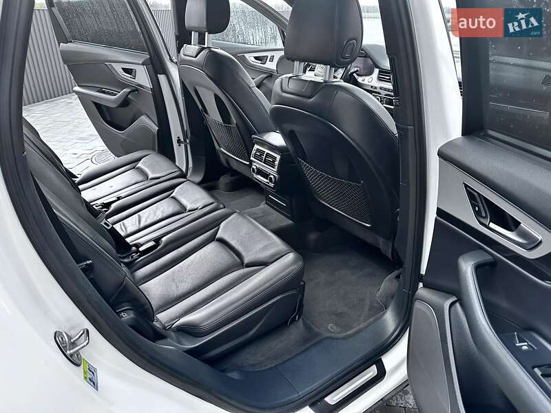 Внедорожник / Кроссовер Audi Q7 2016 в Брошневе-Осаде