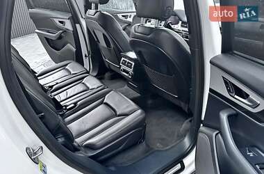 Внедорожник / Кроссовер Audi Q7 2016 в 