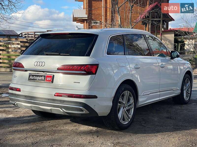 Внедорожник / Кроссовер Audi Q7 2020 в Киеве