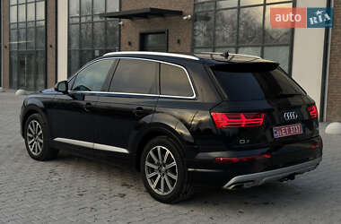 Внедорожник / Кроссовер Audi Q7 2017 в 