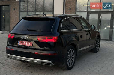 Внедорожник / Кроссовер Audi Q7 2017 в 