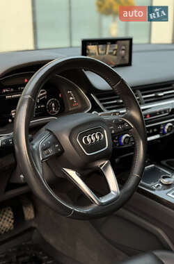 Внедорожник / Кроссовер Audi Q7 2017 в 