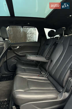 Внедорожник / Кроссовер Audi Q7 2017 в 