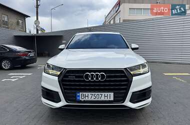 Внедорожник / Кроссовер Audi Q7 2017 в 