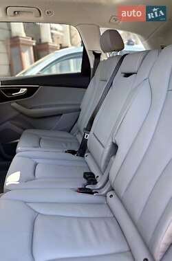Внедорожник / Кроссовер Audi Q7 2022 в 