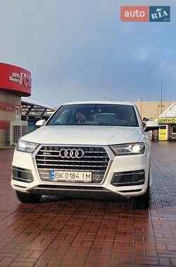 Внедорожник / Кроссовер Audi Q7 2017 в 