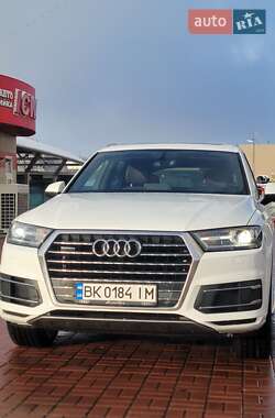 Внедорожник / Кроссовер Audi Q7 2017 в 