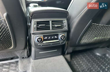 Внедорожник / Кроссовер Audi Q7 2015 в 