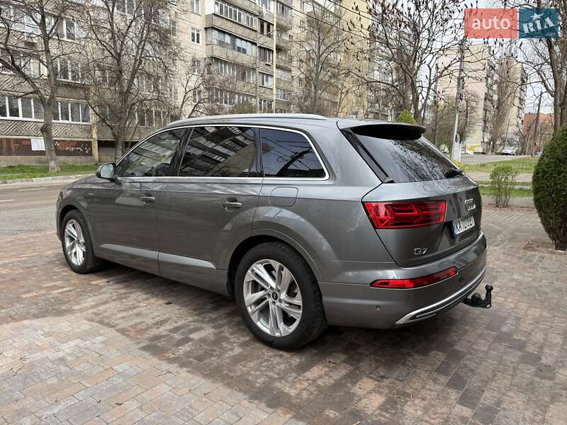 Внедорожник / Кроссовер Audi Q7 2017 в Киеве