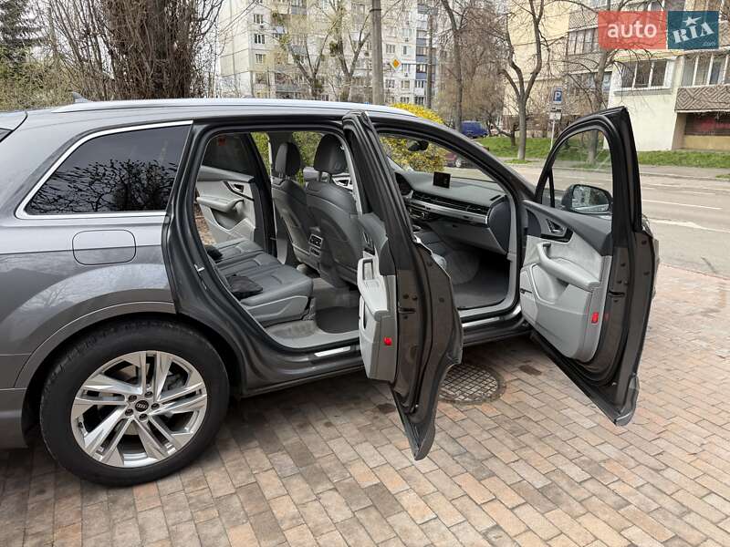 Внедорожник / Кроссовер Audi Q7 2017 в Киеве