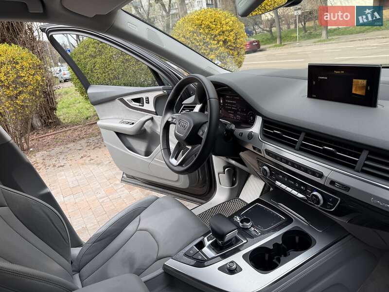 Внедорожник / Кроссовер Audi Q7 2017 в Киеве